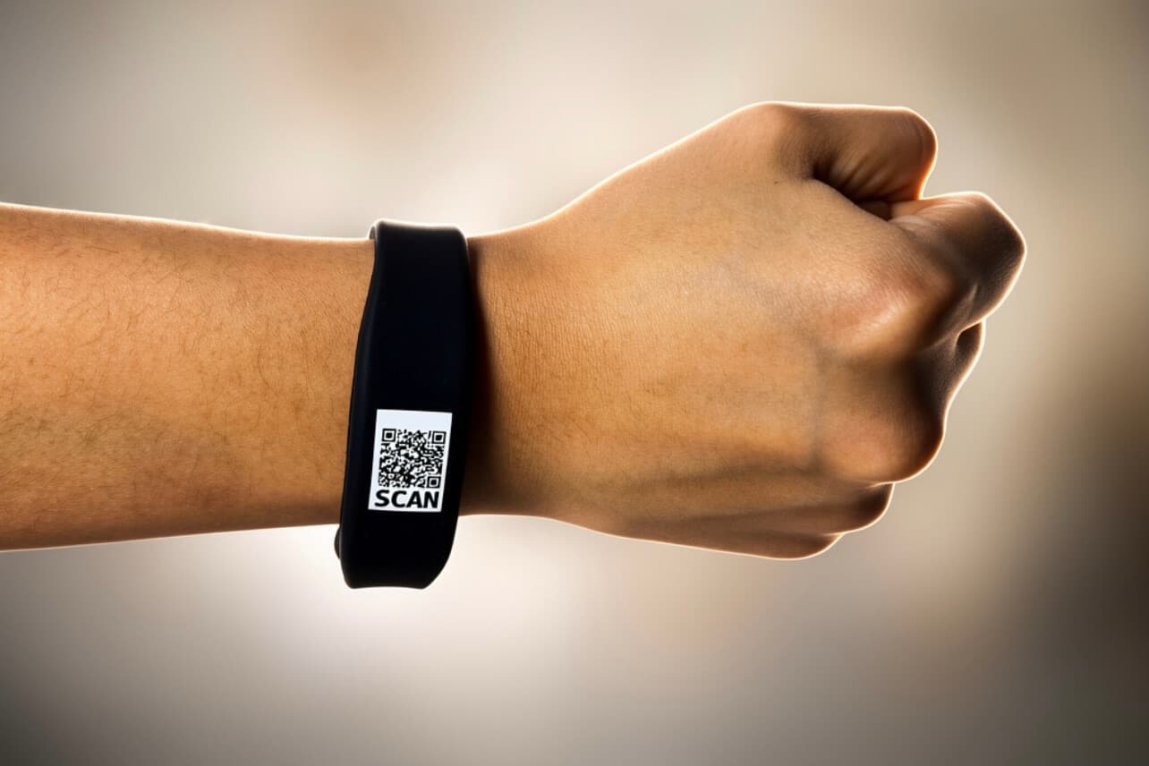 Brazalete de emergencia LuaSOS con QR y NFC — foto 1