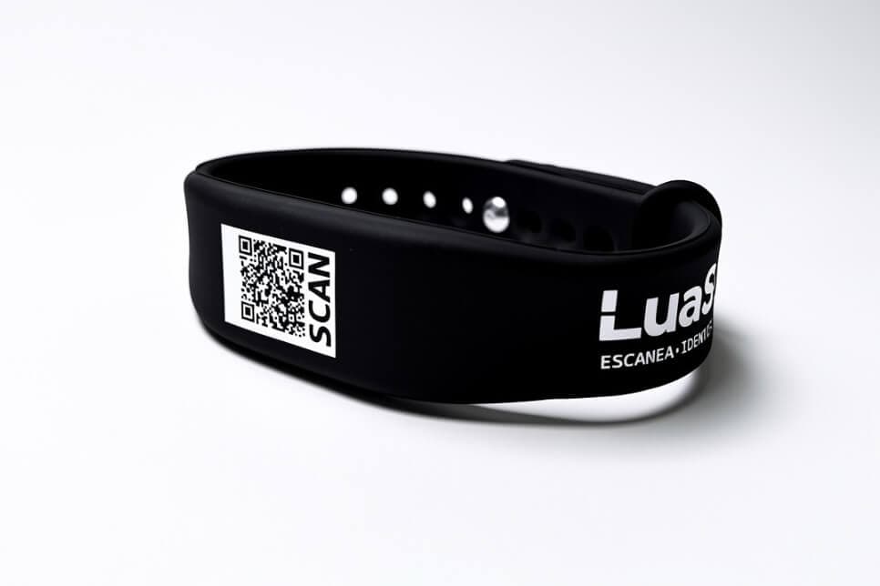 Brazalete de emergencia LuaSOS con QR y NFC — foto 2