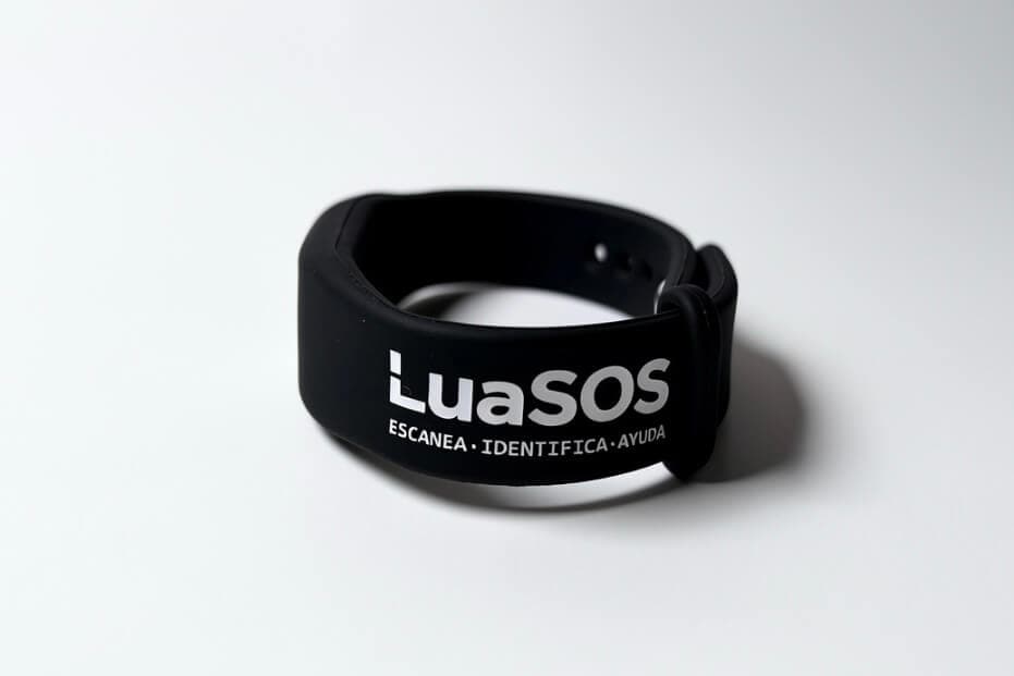 Brazalete de emergencia LuaSOS con QR y NFC — foto 5